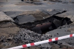Прорыв подземной теплотрассы произошел возле одного из домов