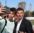 Андрей Аршавин фотографируется с барнаульскими фанатами - АиФ - Алтай