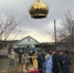 В Боровихе на часовню подняли купол и колокола - НовостиАлтая.рф