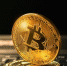 Днем ранее биткоин подорожал на 25% / Фото: jizn.info - ИА Амител