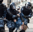 Летом полицейские в центре Москвы били людей. На жалобы пострадавших власти не реагируют - Яблоко