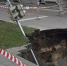 В центре Барнаула из-за провала асфальта образовалась трёхметровая яма - FlashSiberia