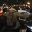Участники несанкционированного митинга в Москве "запинали" автомобиль ФСБ - ИА Амител