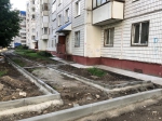 Заместитель председателя БГД Сергей Струченко проверил ход работ по благоустройству двора по ул. Попова, 79.