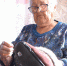 «Без работы не могу сидеть»: 95-летняя жительница села Шипуново шьёт, вяжет и делает тапочки - Телеканал Катунь 24