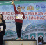 На высшей ступени пьедестала Алина Перфильева. Рядом с подиумом Евгения Куренская, руководитель краевой федерации художественной гимнастики - Газета Алтайский спорт