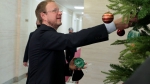 Виктор Томенко исполнит три новогодние мечты детей