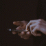 Человек со смартфоном / Фото: pxhere.com - ИА Амител