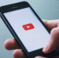 YouTube на экране смартфона / Фото: pixabay.com - ИА Амител