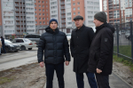 Дмитрий Аганов проверил обустройство тротуара по ул.65 лет Победы