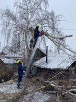 Городские службы устраняют последствия непогоды в Барнауле