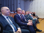 В Михайловском зампредседателя Правительства Алтайского края Игорь Степаненко и начальник ГУ МЧС России по Алтайскому краю Александр Макаров вручили награды участникам ликвидации последствий паводка