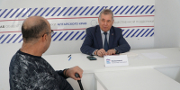 Александр Романенко поддержал идею учредить краевую награду для волонтеров - Законодательное Собрание