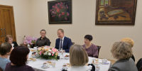 Губернатор Алтайского края Виктор Томенко встретился с матерями Героев России - Администрация Алтайского края