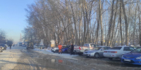 Барнаульский водоканал и ООО «СоюзДонСтрой» устраняют аварию на водопроводе на пересечении Павловского тракта и ул. Новороссийской - Администрация г. Барнаул