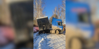Дальнобойщик из Барнаула больше суток провёл в канаве - ГТРК Алтай