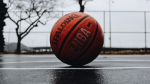 Баскетбольный мяч / Фото: unsplash.com / TJ Dragotta