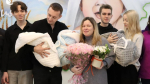 Тройняшки и их семья / Фото: страница перинатального центра "Дар" во "ВКонтакте"