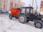 Новые пескоразбрасыватели приступили к противогололедной обработке тротуаров в Барнауле