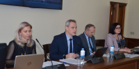 На заседании ученого совета АлтГУ сотрудникам вуза вручили награды - АлтГУ