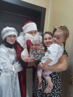 В Центральном районе Барнаула вручают новогодние подарки детям