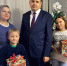 Глава Ленинского района вручил новогодние подарки детям участников СВО - Администрация г. Барнаул