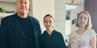 Глава Октябрьского района Барнаула вручил новогодние подарки детям участников СВО - Администрация г. Барнаул