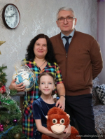 Заместитель Председателя Правительства Алтайского края Виталий Снесарь вручил подарки детям из Барнаула в рамках акции «Елка желаний»