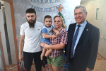 Александр Романенко вручил подарки участникам акции «Желание под ёлкой»