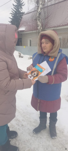 Дружинники Железнодорожного района провели акцию по раздаче памяток о регистрации домашних собак
