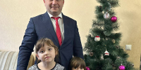 Александр Мошкин поздравил с Новым годом Арину и Маргариту из Барнаула - Администрация Алтайского края