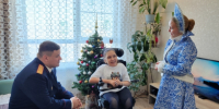 В преддверии Нового года Дед Мороз в погонах и Снегурочка навестили своих маленьких друзей - Следственный комитет