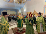 В день памяти святого праведного Иоанна Кронштадтского митрополит Сергий совершил Божественную литургию в храме Православной школы