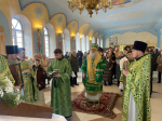 В день памяти святого праведного Иоанна Кронштадтского митрополит Сергий совершил Божественную литургию в храме Православной школы