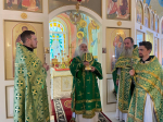В день памяти святого праведного Иоанна Кронштадтского митрополит Сергий совершил Божественную литургию в храме Православной школы