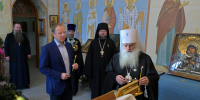 Встреча Губернатора Алтайского края Виктора Томенко и митрополита Барнаульского и Алтайского Сергия в домовом Благовещенском храме епархиального управления - Администрация Алтайского края