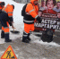 Должники по алиментам и штрафам очищают улицы Барнаула от снега - Телеканал Катунь 24
