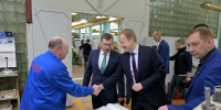 Губернатору Алтайского края Виктору Томенко продемонстрировали новые образцы продукции Алтайского приборостроительного завода «Ротор» - Администрация Алтайского края