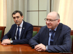 Полномочный представитель Президента в СФО Анатолий Серышев провел рабочую встречу с первым заместителем директора Росфинмониторинга Олегом Крыловым