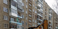 В Ленинском районе продолжается работа по очистке кровель, дворов, тротуаров и дорог от снега - Администрация г. Барнаул