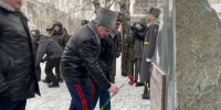 В день Воинской Славы руководитель СУ СК России по Алтайскому краю возложил цветы к мемориалу в память о защитниках Сталинграда (ФОТО) - Следственный комитет