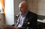 Вручение юбилейных медалей в ознаменование 80-летия Великой Победы началось в Железнодорожном районе с посещения Героя Социалистического Труда, труженика тыла Стопорева Семена Яковлевича