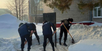 В Барнауле студенты колледжей проводят акции по очистке памятников, памятных знаков и достопримечательных мест - Администрация г. Барнаул