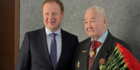 Губернатор Алтайского края вручил медаль к 80-летию Победы в Великой Отечественной войне Геннадию Саковичу - Телеканал Катунь 24