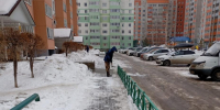 Продолжается очистка дворовых территорий от наледи и крыш многоквартирных домов от снега - Администрация г. Барнаул
