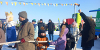 Здесь русский дух, блинами пахнет! Алтайские социалисты приняли участие в масленичных гуляниях - Справедливая Россия