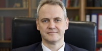 Ректор Сергей Бочаров поздравляет с Международным женским днем. Видео - АлтГУ