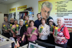 Дарим женщинам цветы! Барнаульские социалисты организовали праздник для активисток многоквартирных домов города
