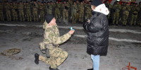Боец СВО сделал предложение девушке на перроне вокзала в Барнауле - Сетевое издание Толк