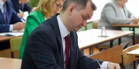 Родители школьников Барнаула попробовали сдать ЕГЭ вместе с детьми - Комсомольская Правда